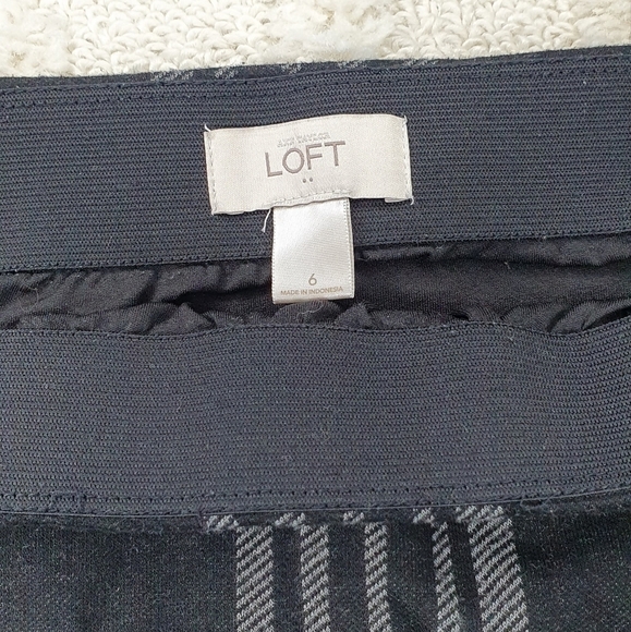 LOFT Stretchy Classic Plaid Short Skirt Black Gray Womens Sz 6 Academic - Picture 4 of 5